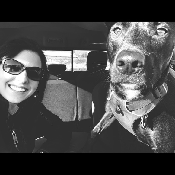 Hi everyone, I’m Holly! Welcome to my online thrift shop!! 💁🏻♀️ - Picture 2 of 2